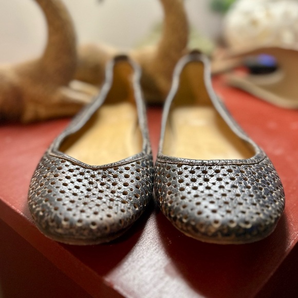 Bedstu Watusi Perforated Flats - Picture 3 of 5